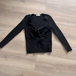 Black vneck top